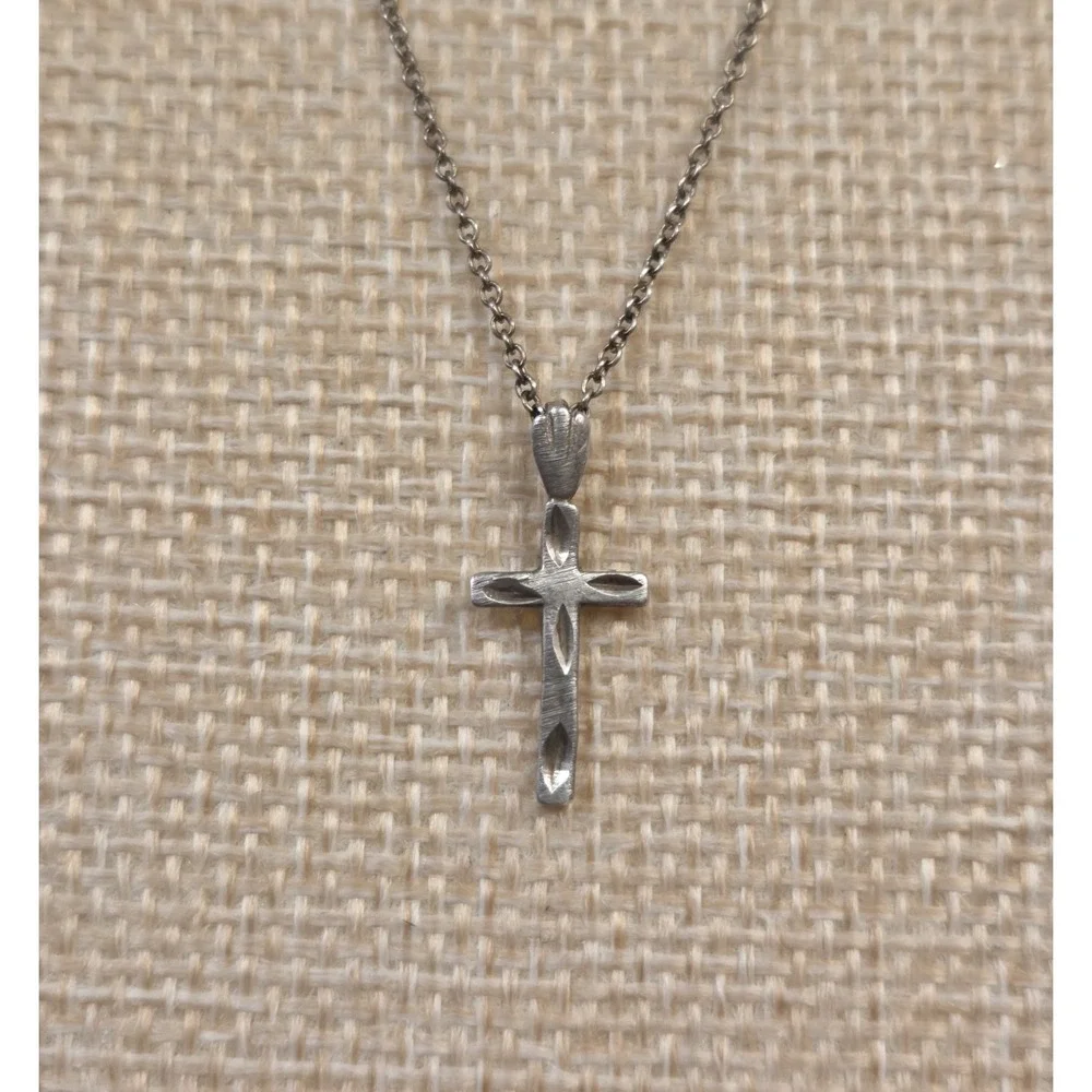 Vintage Diamond Cut Sterling Silver Cross Pendant On Sterling Chain‎ 18.5